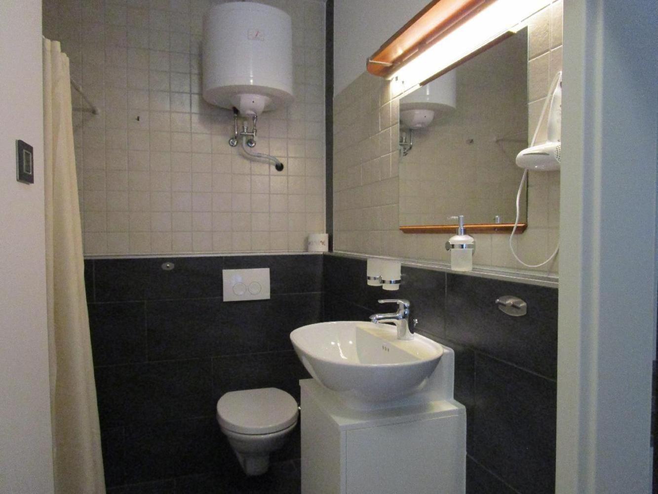 Ferienwohnung-im-mauerbluemchen Apartamento *